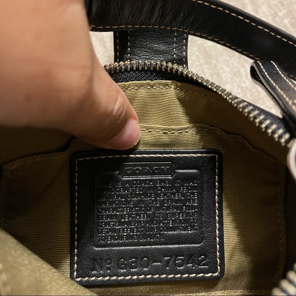Small wristlet